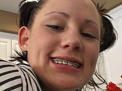 Amatör, Baben, Bondage, Brunett, Fingering, Rakad, Solo, Tuttar