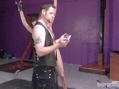 Amatéři, Bdsm, Velké péro, Bondáž, Gay, Ponížení