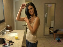 Amateur, Cuarto de baño, Vestido, Tacones, Jeans, Pov, Fumando, Chorro