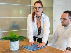 Testes gyönyörű hölgy, Hatalmas hátsó, Monumentális dákó, Cumizás, Kutya póz, Érett feleség, Természetes mellek, Vöröshajú