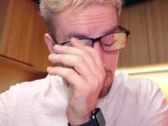 Kuřba, Rodina, Přírodní prsa, Piercing, Různé pohledy, Pička, Sestra, Tetování