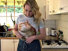 Mačiatko, Blondína, Masturbácia, Bradavky, Piercing