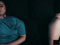 Gros seins, Brunette brune, Plantureuse, Masturbation, Mère que j'aimerais baiser, Seins naturels, Rasée, Nénés