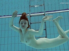 18 anni, Tette grandi, Femmina, Tette naturali, Piscina   biliardo, Pubblico, Russa, Tette