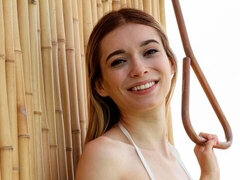 Amatör, Bikini, Fingering, Onani, Orgasm, Mager, Strippning, Tonåring