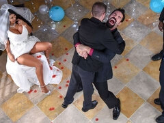 Arsch, Wohlbeleibte schöne frauen, Grosse titten, Blasen, Braunhaarige, Handjob, Küssen, Rasiert