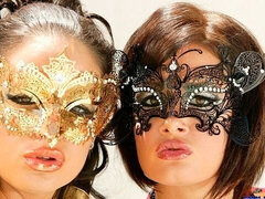 Hatalmas hátsó, Monumentális dákó, Tekintélyes didik, Kutya póz, Két nő, Kőkemény, Érett feleség, Begyek