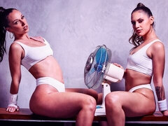 Prstovanie, Lesbické, Výprask, Spodná bielizeň, Masturbácia, Milf  mčbp, Vyholené, Kozičky