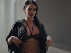 Gros seins, Noire, Sucer une bite, En levrette, Noir ébène, Hd, Interracial, Plan cul à trois