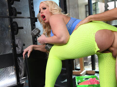 Blondine, Komme på ansigtet, Håndjob, Hd, Latinsk, Mor jeg gerne vil kneppe, Spansk, Tatovering