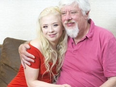 Blond, Pijpbeurt, Hondjeshouding, Handbeurt, Masseren, Geschoren, Mager, Tieten likken