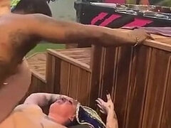 Amatéři, Bbw, Velký zadek, Kuřba, Na obličej, Mezirasové, Přírodní prsa, Tetování