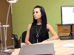 Elsö alkalom, Lóvé, Tini