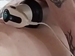 I Massage My Mother-in-law's Back and Fuck Her at the Same Time, Filling Her Pussy with Cum