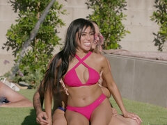 Blondine, Blasen, Braunhaarige, Hd, Im freien, Party, Pool, Reiten