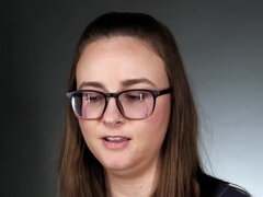 Brunetka, Brýle, Masturbace, Orgasmus, Sólo, Teenka, Hračky, Vibrátor