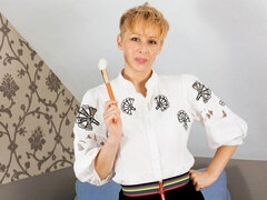 Leie, Grosser arsch, Blondine, Masturbation, Natürlichen titten, Rasiert, Kurzes haar, Solo