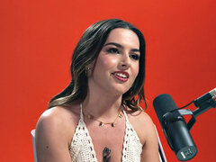 Masturbating inked babe pleasing herself in solo