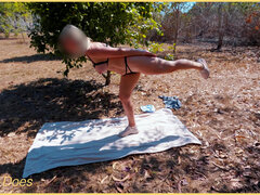 Wifey Is Beautiful Stripping Fully Nude in Park