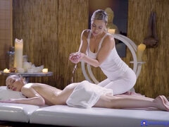 Culo, Tetas grandes, Checa, Masaje, Aceite, Coño, Tatuaje, Mojado