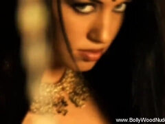 Asiater, Babe, Brunette, Hunn, Inder, Milf, Mamma, Alene