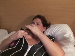 This horny mama loves to get some jizz