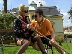 Blondína, Kuřba, Striekanie semena, Žena, Latex, Masturbácia, Nohavičky, Pančucháče