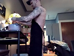 Smokey Floppycox bakes a pie at the party. WTF?