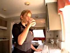 Stora tuttar, Avsugning, Milf, Tuttar