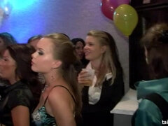 Blondin, Brunett, Klubb, Snopp, Glasögon, Handjobb, Party, Swingers