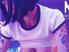 Asiatisch, Grosser arsch, Grosse titten, Blasen, Chinesisch, Ablutschen, Tätowierung, Jungendliche (18+)