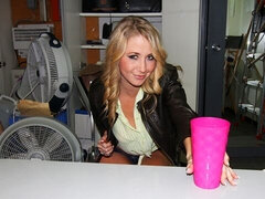 Grote kont, Grote lul, Grote mammen, Blond, Pijpbeurt, Hondjeshouding, Mager, Tiener