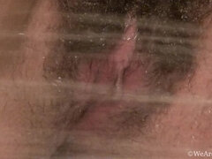 Blond, Harig, Dikke tepels, Douche, Tatoeage