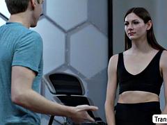 Grosse bite, Gros seins, Brunette brune, Homosexuelle, Gym, Branlette thaïlandaise, Hard, Suçant