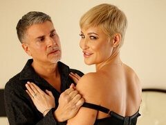 Amatéři, Velký zadek, Velké péro, Blondýna, Kuřba, Líbání, Milf žcbp, Krátké vlasy