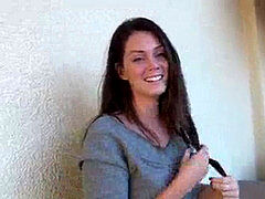 Gesztenyebarna, Meztelen, Nuni