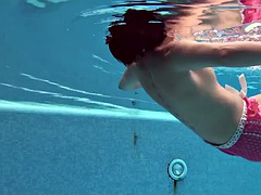 Lady Dee Czech sexy teen underwater