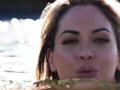 Όμορφη, Μεγάλα βυζιά, Μπικίνι, Ξανθιά, Λατίνα, Δαντέλα, Μόνος