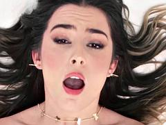 Grote mammen, Dubbele penetratie, Vingeren, Moeder die ik wil neuken, Voorbinddildo, Trio