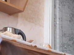 Amatoriale, Bella grossa formosa, Cucina, Lesbica, Domestica, Dildo indossabile, Terzetto