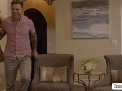 Anaal, Grote mammen, Diep in de keel, Ladyboy, Roodharige vrouw, Anaal likken, Shemale, Tieten likken