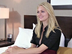 Gros cul, En levrette, Branlette thaïlandaise, Talons, Pov, Chatte, Jupe, String