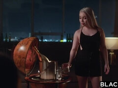 Блондинки, Минет, Кончили внутрь, Собачьи, Межрасовый секс, Киски, Наездница, Тату