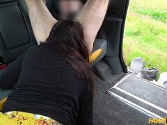 Zadok, Veľké kozy, Brunetka, Prsnatá, Auto, Macaté, Pička, Kozičky