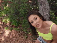 Catalina Ossa gives blowjob in the park