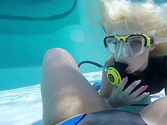 lady jerking in scuba gear