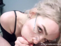 Blondine, Pik sutte, Langt ned i halsen, Briller, Mor jeg gerne vil kneppe, Pov, Hård sex, Teenager