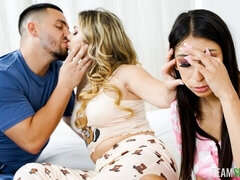 Schlafzimmer, Grosser arsch, Grosser schwanz, Grosse titten, Blasen, Hundestellung