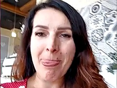 Grosse titten, Europäisch, Fingern, Milf, Im freien, Öffentlich, Titten, Vibrator