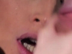 Anális szex, Seggnyalás, Gesztenyebarna, Ondó fröcskölés, Dupla behatolás, Kőkemény, Durva, Hármas